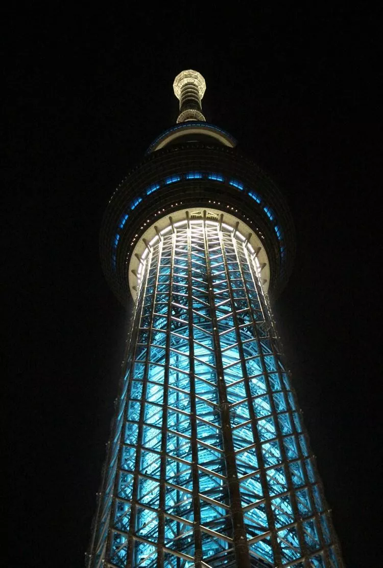 纪实72小时晴空塔海报