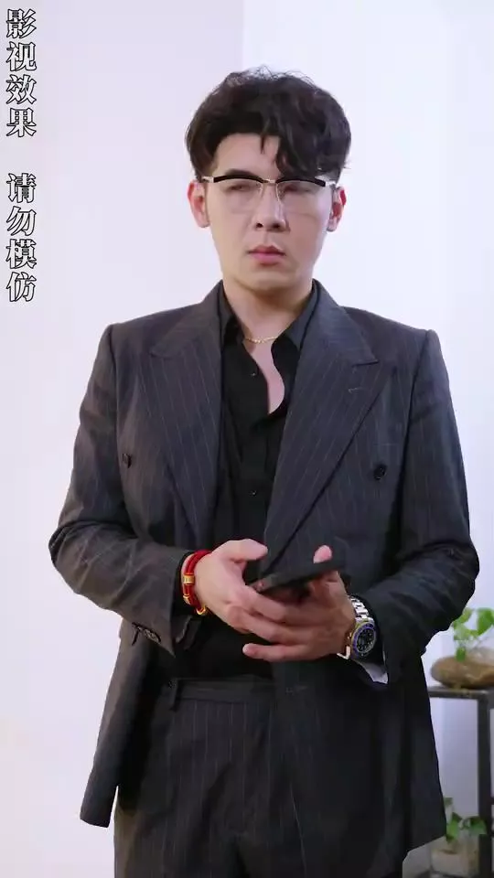 开局四个未婚夫，个个宠我上天海报